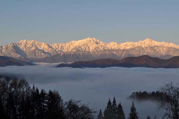 林りん館からの北アルプスライブカメラ